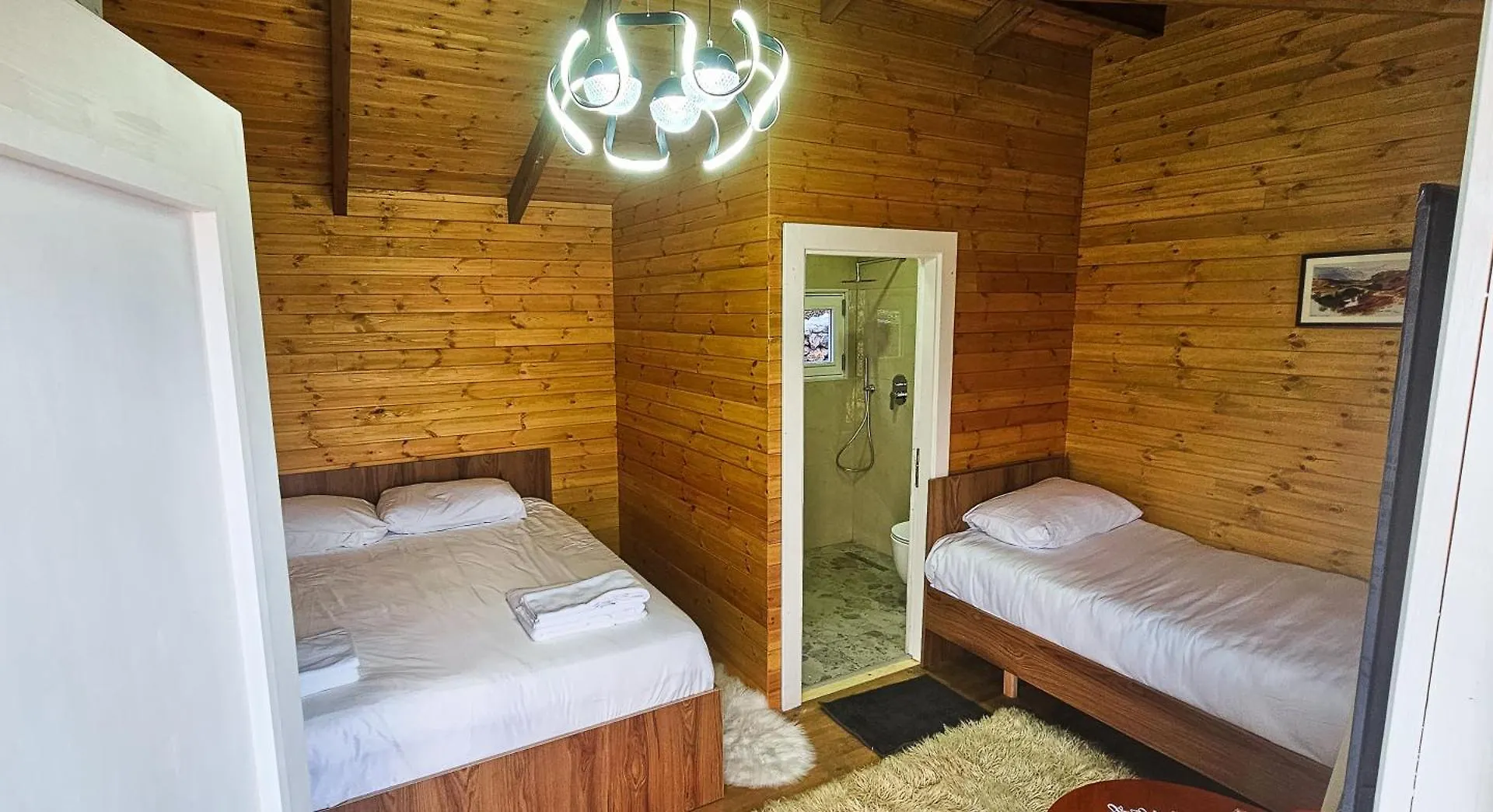 Bujtina Shpella E Plakes Cercan Librazhd Guest house
