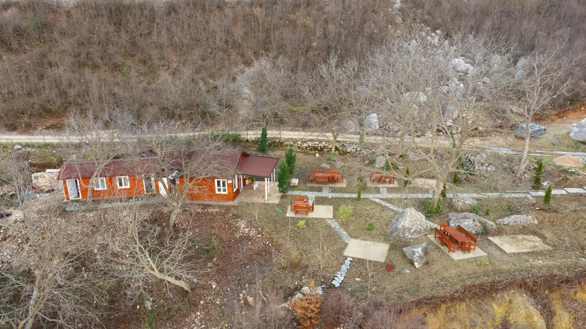 Bujtina Shpella E Plakes Cercan Librazhd 0*,  Albania