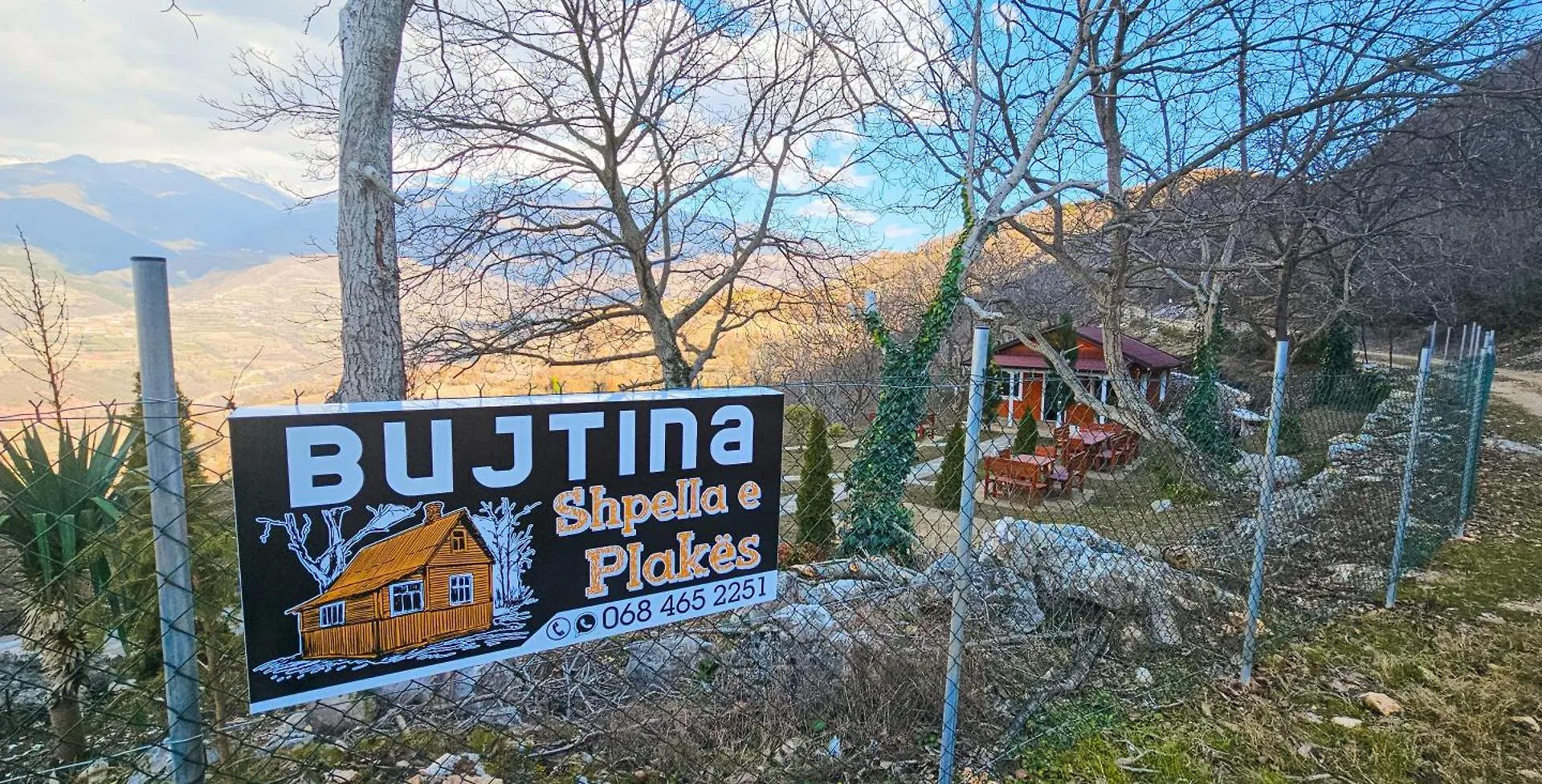 Bujtina Shpella E Plakes Cercan Librazhd