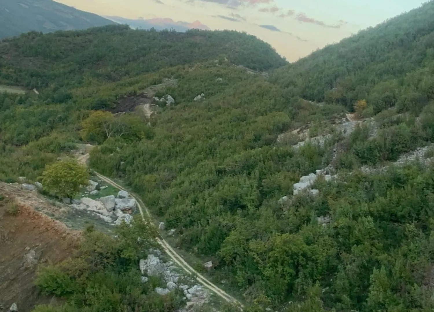 Bujtina Shpella E Plakes Cercan Librazhd Albania